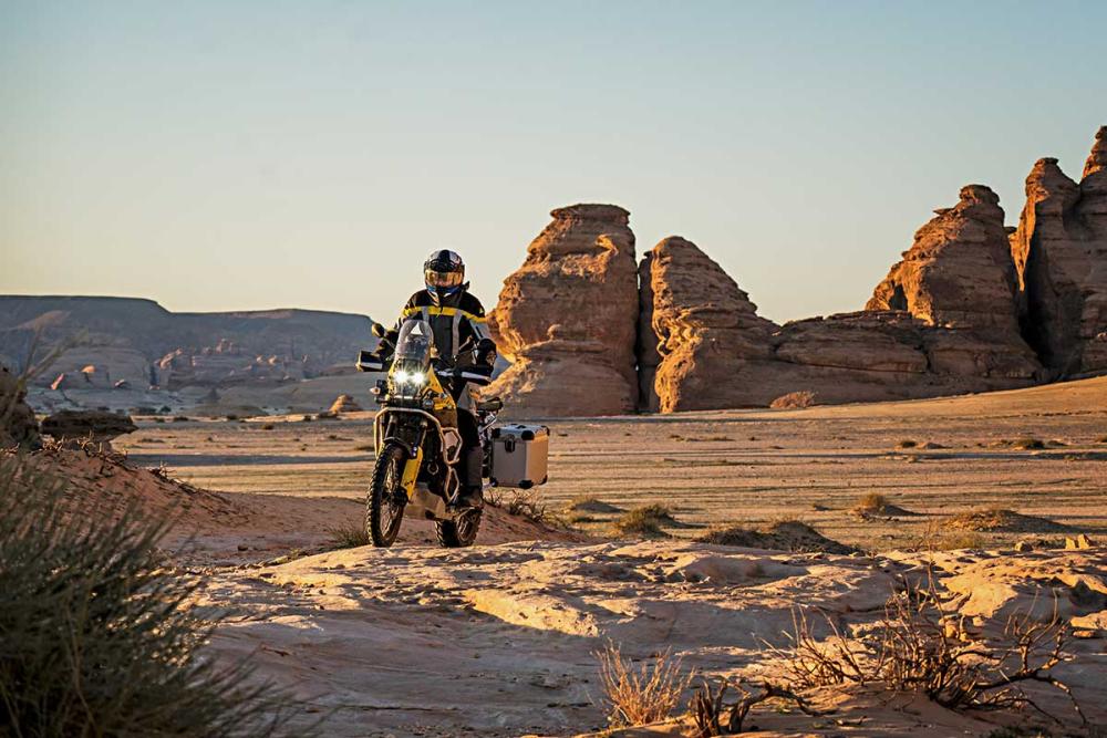Touratech_Motorrad_Schaefer_Saudi_Arabien_Felsen_Buriekah