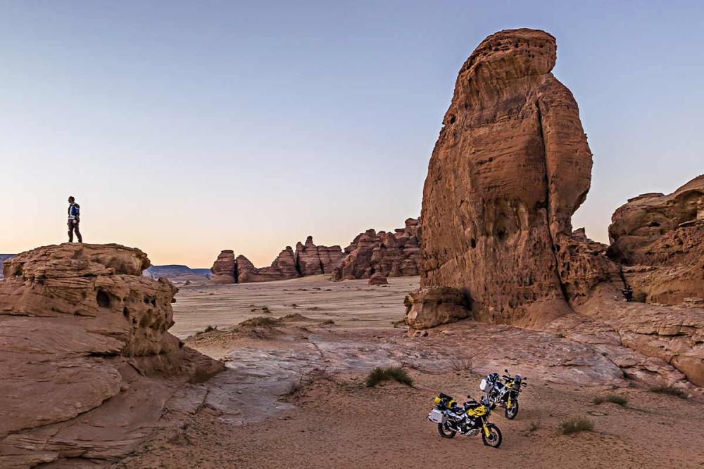 Touratech_Motorrad_Schaefer_Saudi_Arabien_Felsen_Buriekah2