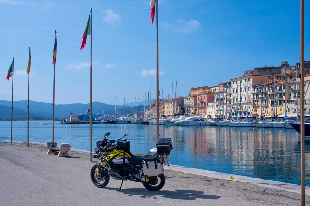 Touratech_Motorrad_Reise_Hoyer_Elba_Hafen4