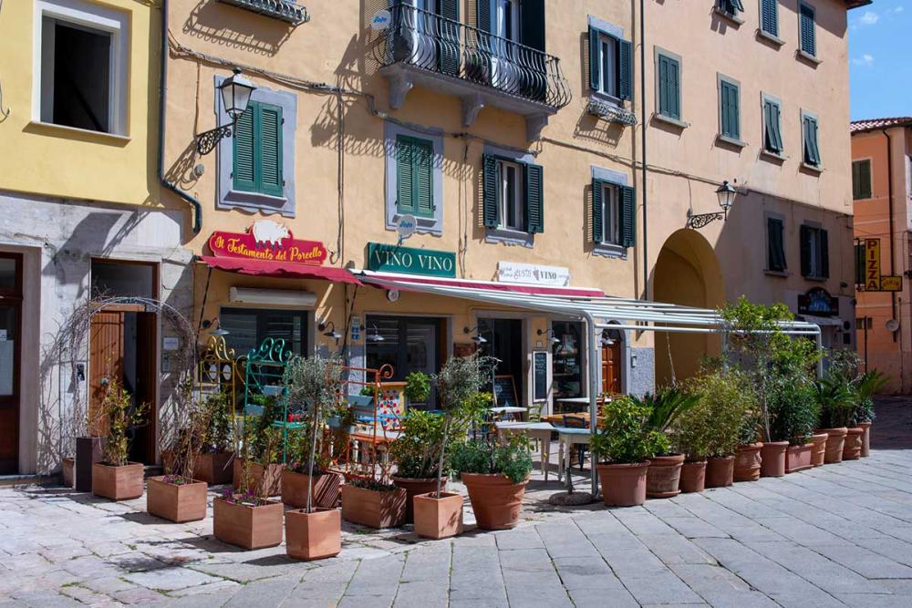 Touratech_Motorrad_Reise_Hoyer_Elba_Stadt2