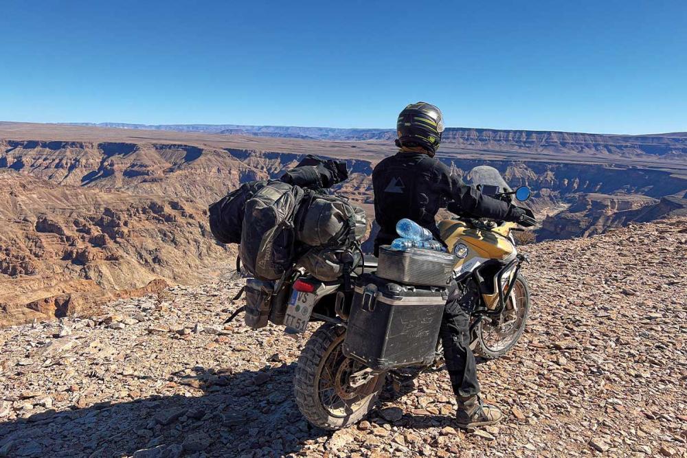 Touratech_Motorrad_Reiseszene_AdvTravelbug_Wueste