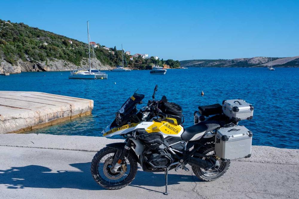 Touratech_Motorrad_Hoyer_Kroatienreise_Pag_Hafen