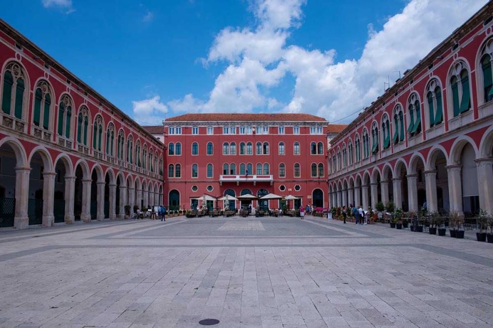 Touratech_Motorrad_Hoyer_Kroatienreise_Split_Palast