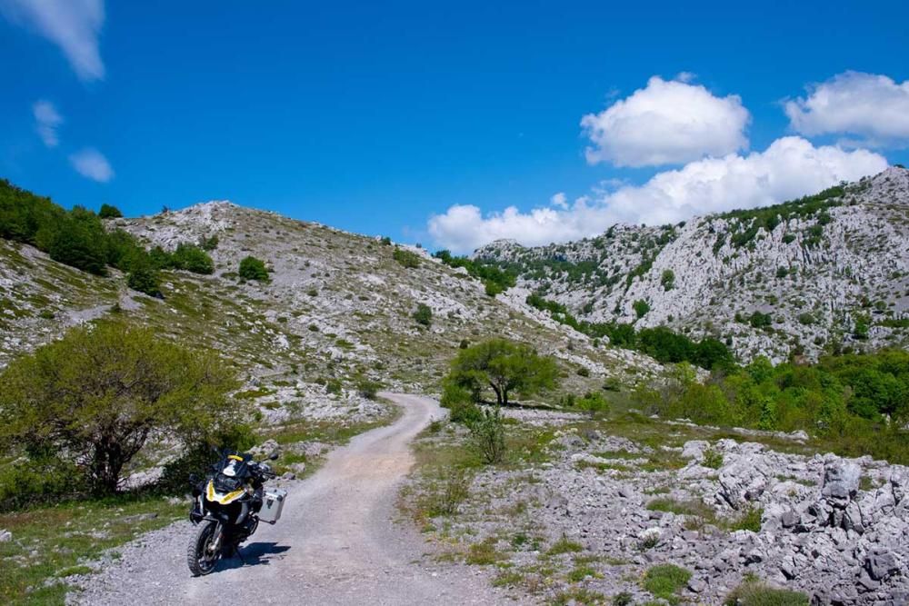 Touratech_Motorrad_Hoyer_Kroatienreise_Starigrad_Berge2