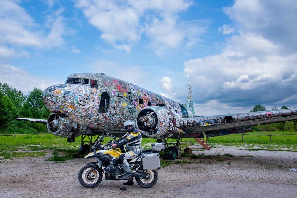 Touratech_Motorrad_Hoyer_Kroatienreise_Zeljava_Flugzeug
