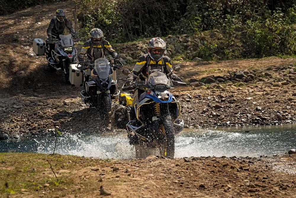 Touratech_Motorrad_Reise_Thailand_unleashed_Flussdurchquerung