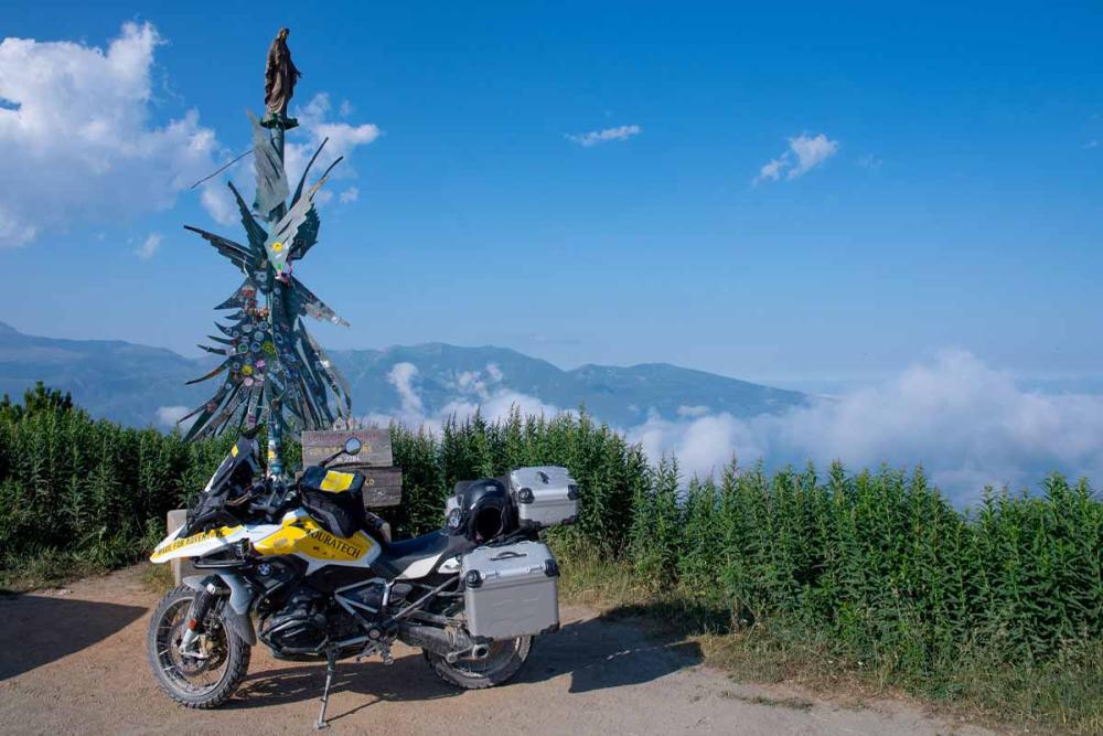 Touratech_Motorrad_Reise_Hoyer_Westalpen_Monument_Aussicht