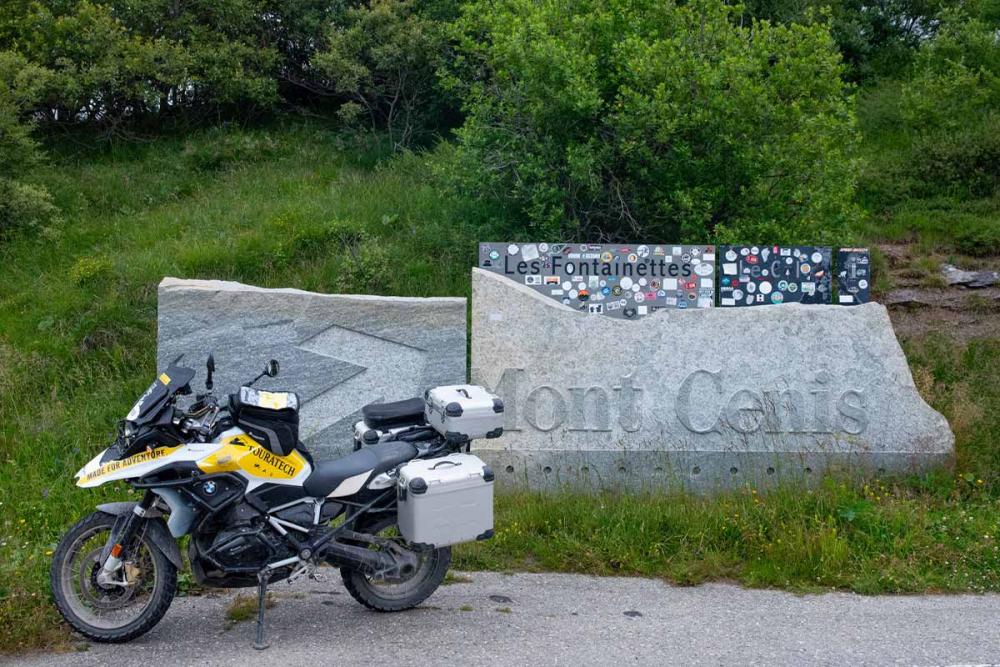 Touratech_Motorrad_Reise_Hoyer_Westalpen_Ortsstein