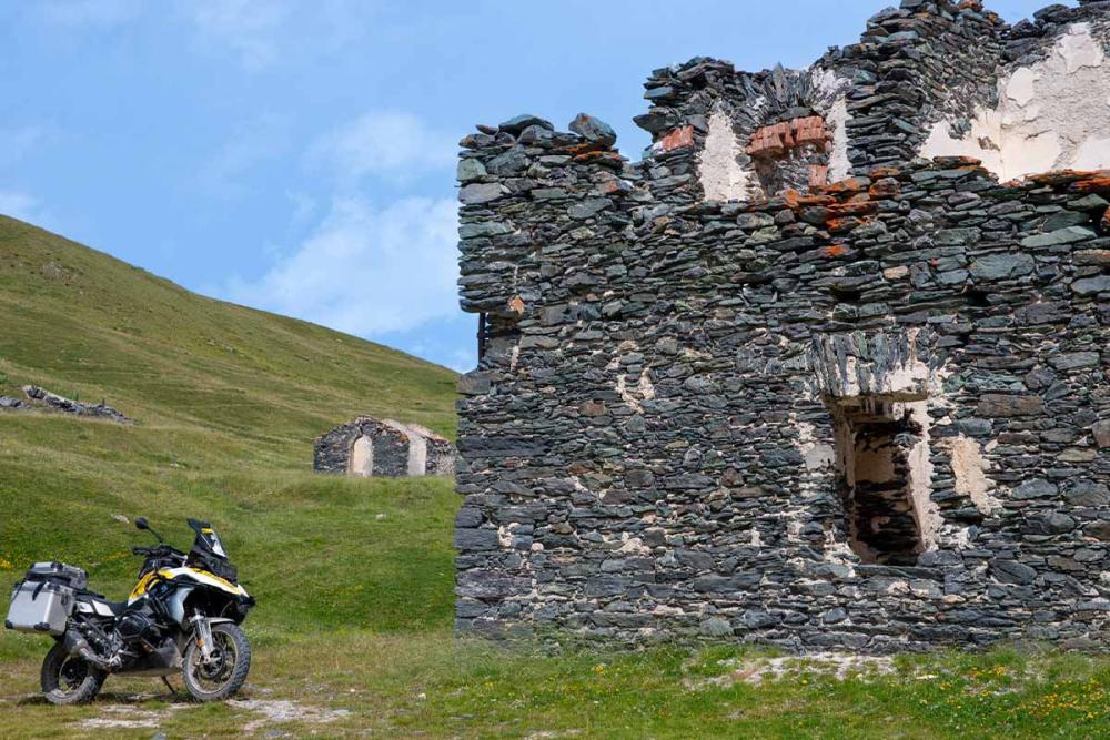 Touratech_Motorrad_Reise_Hoyer_Westalpen_Ruine