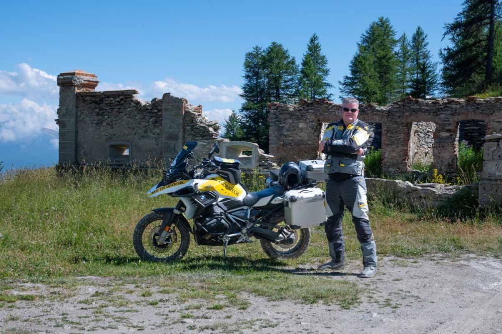 Touratech_Motorrad_Reise_Hoyer_Westalpen_Ruine2