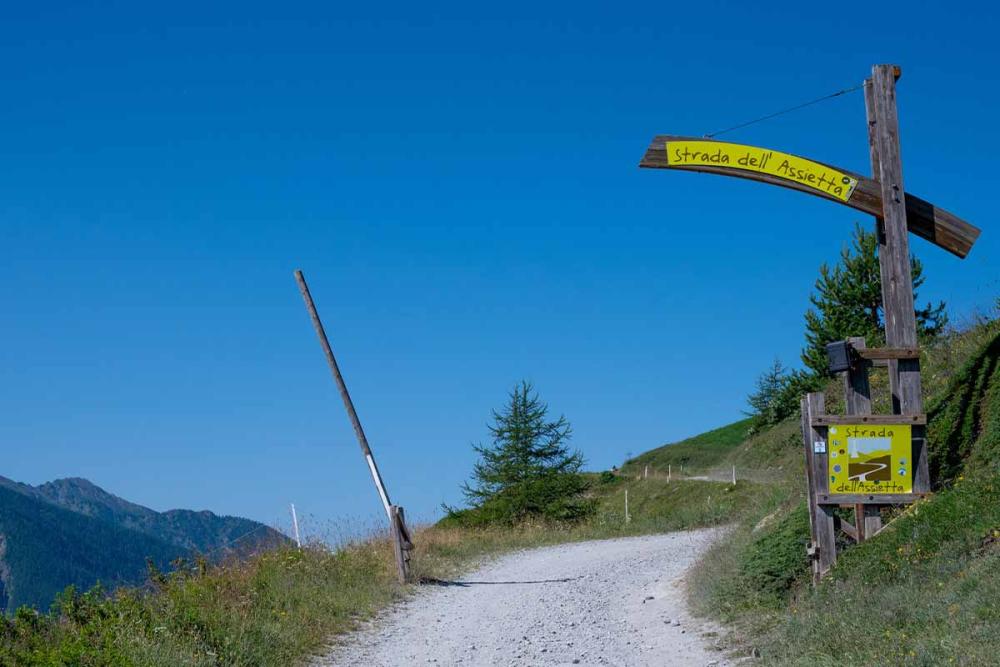 Touratech_Motorrad_Reise_Hoyer_Westalpen_Schranke