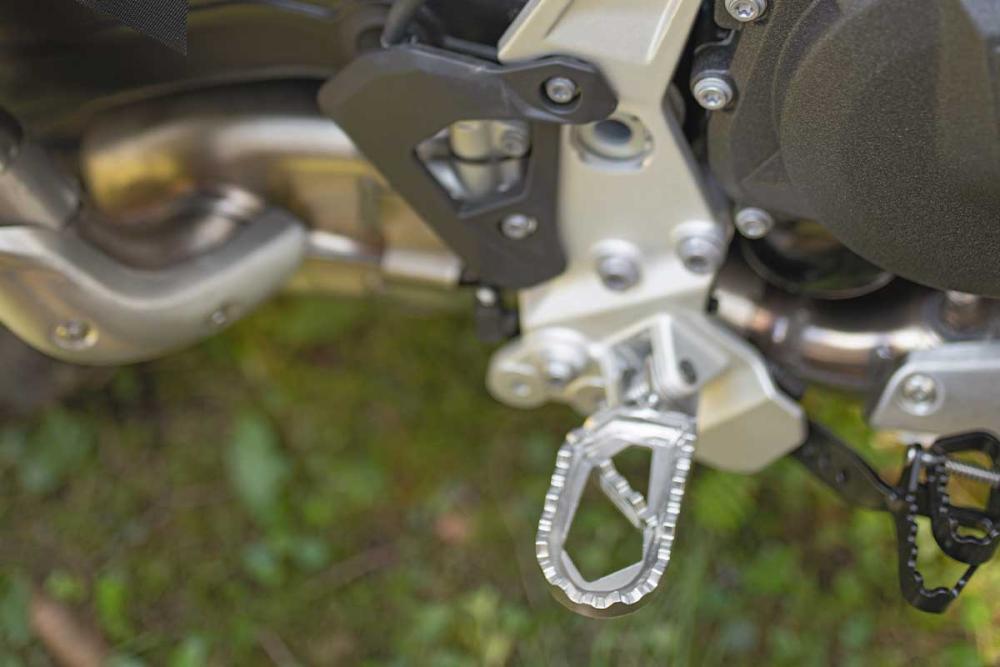 Touratech_Motorrad_Parts_BMWF900GS_Fu_raste