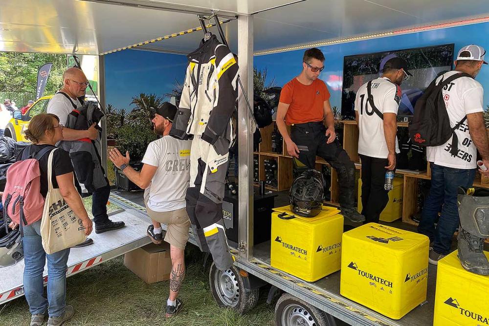 Touratech_Motorrad_Rollende_Messe_Stand
