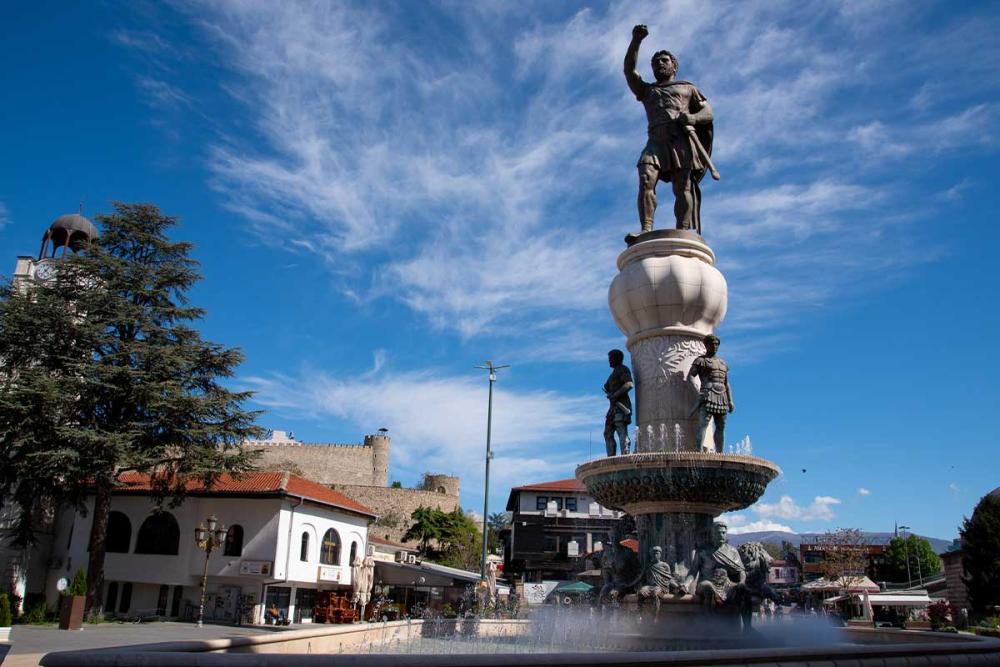 Touratech_Motorrad_Hoyer_Nordmazedonien_Skopje_Statue