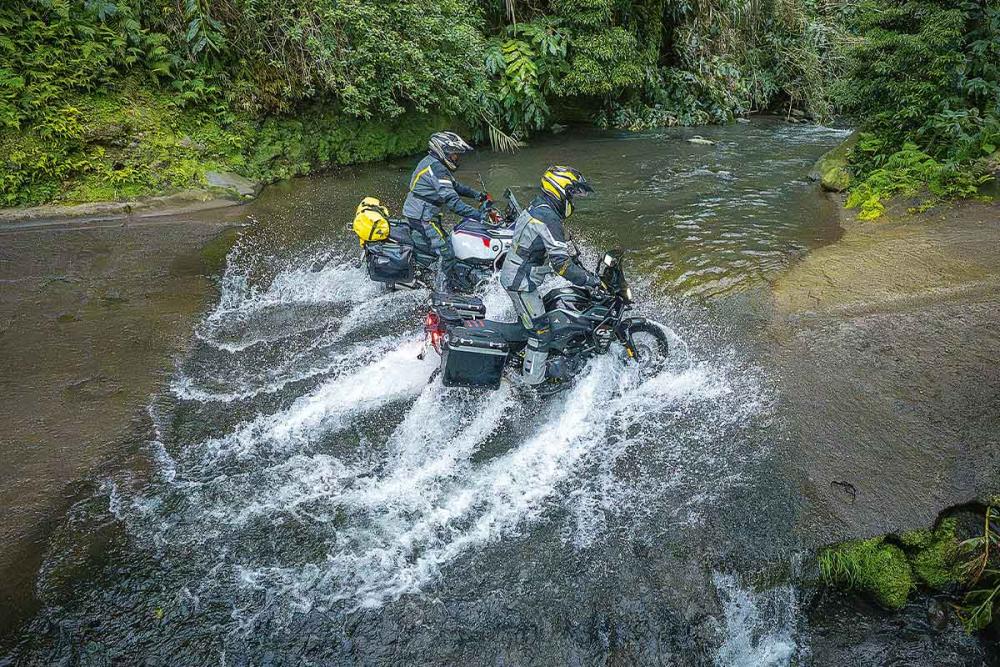 Touratech_Motorrad_Reise_Azoren_Wasserdurchfahrt
