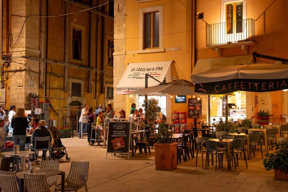 Touratech_Motorrad_Michael_Hoyer_Italien_Aquila_Cafe