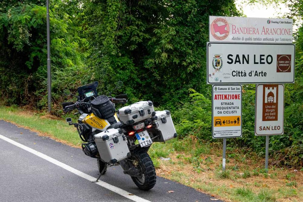 Touratech_Motorrad_Michael_Hoyer_Italien_Perugia_Schild