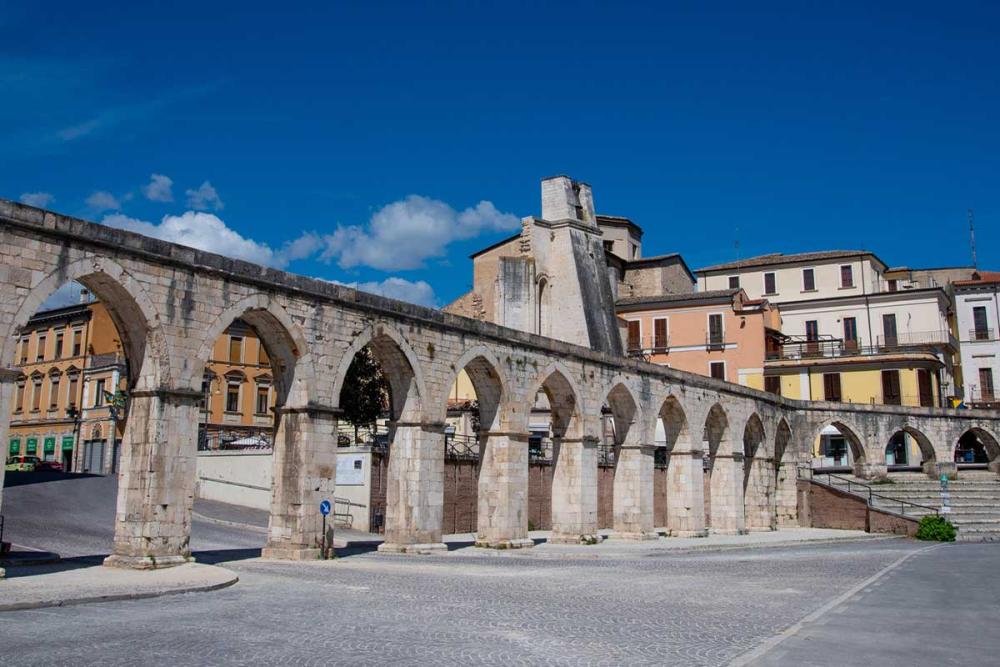 Touratech_Motorrad_Michael_Hoyer_Italien_Teramo_Bruecke