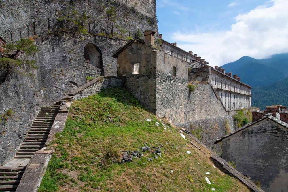 Touratech_Motorrad_Michael_Hoyer_Westalpen_Sestriere_Burg