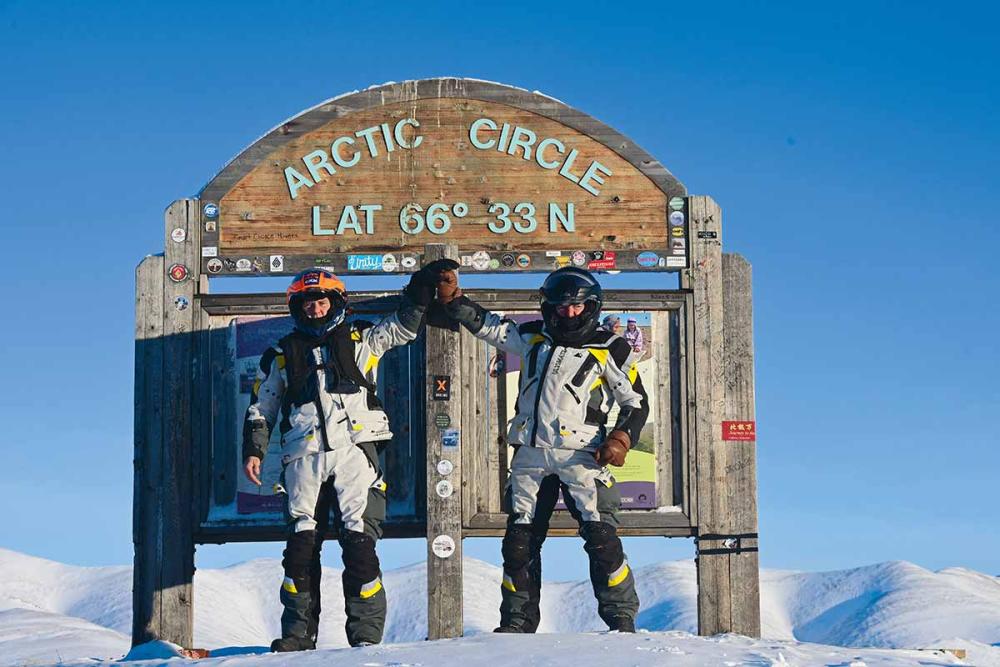 Touratech_Motorrad_Brucker_Kanada_Schild