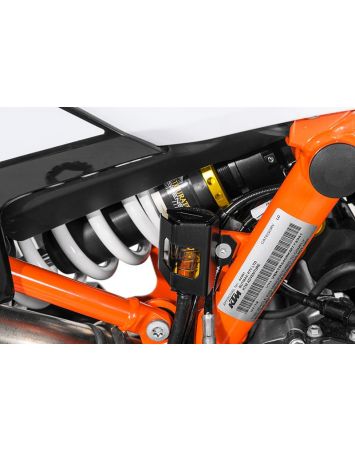 Schutz Bremsflüssigkeitsbehälter, hinten schwarz für KTM 890 Adv/ Adv R/ 790 Adv / Adv R/ 1290 S Adv (2021-)/Husqvarna Norden 901/ Aprilia Tuareg 660