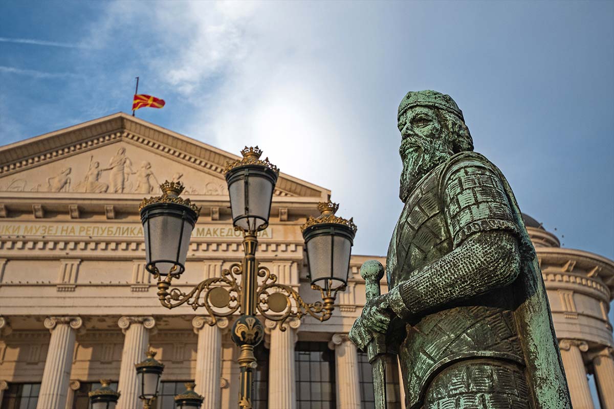 Neuland_Balkanreise_Statue