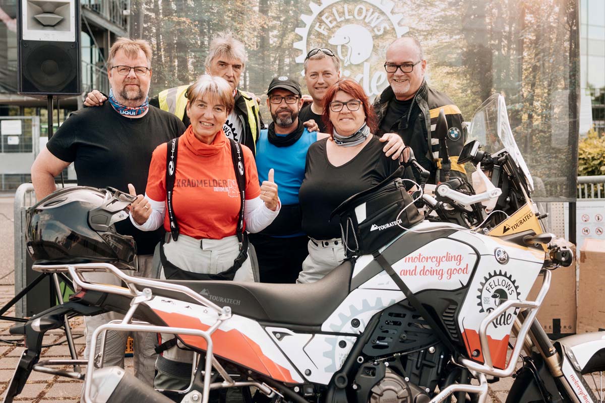 Dieter_Schneider_Fellows_Ride_Wolfsburg_Gruppenbild_Motorrad_Touratech