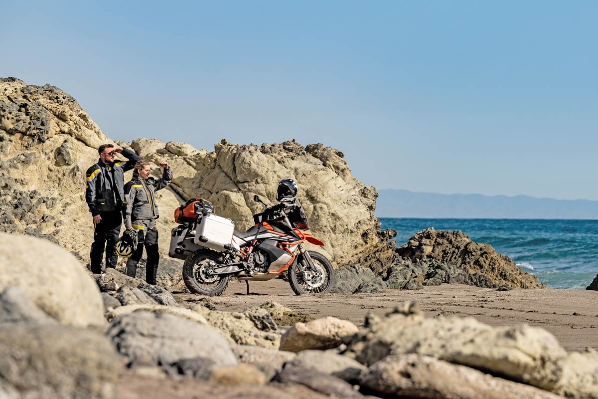 Andalusien_Testrides_Shooting_KTM_890_Adventure_R_Strand2_Touratech