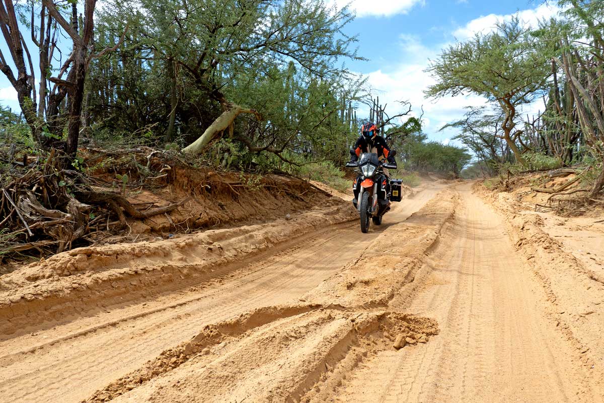 Pichler_Kolumbien_Reise_Motorrad_Sand_Stra_e_Touratech
