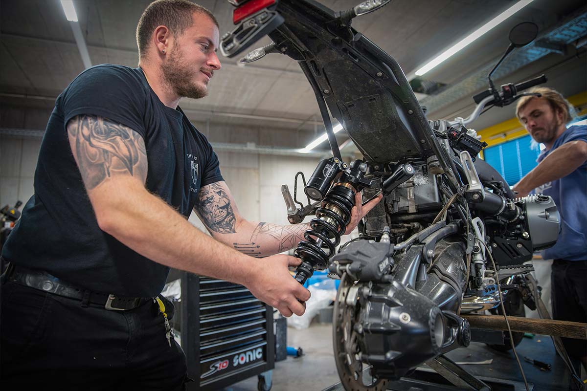 Domino_Umbau_BMW_rnineT_Urban_GS_Schaefer_Touratech_Suspension_BlackT