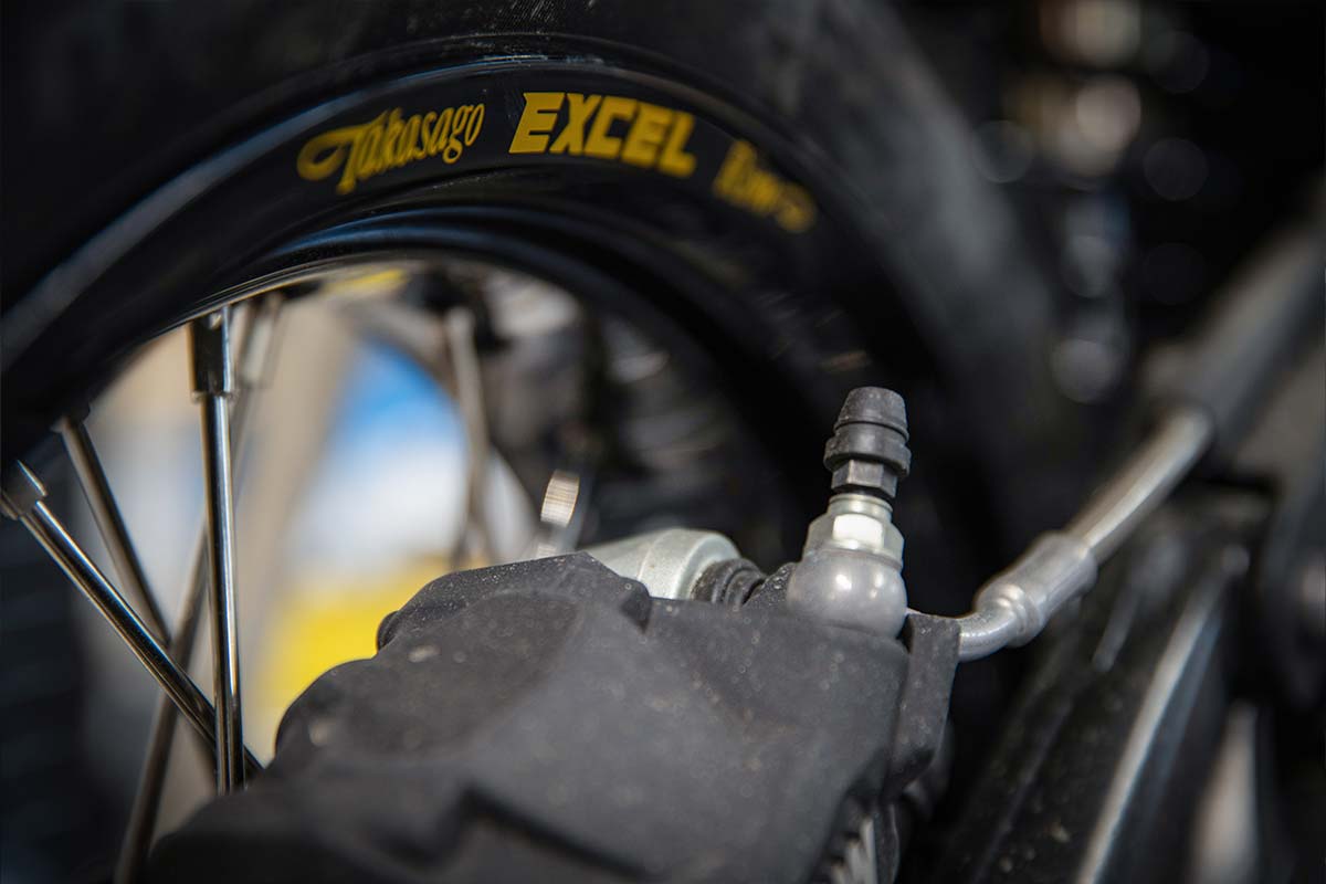 Domino_Umbau_BMW_rnineT_Urban_GS_Schaefer_Touratech_Tires_Excel