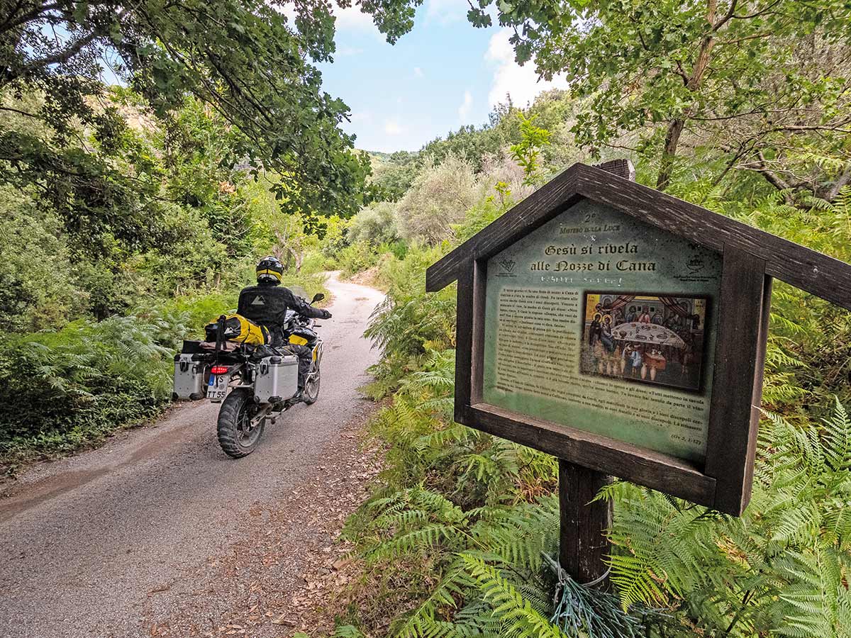 Sueditalien_Reise_Motorrad_Leonhardt_Chiesa-di-Santa-Marina-in-Messina_Touratech