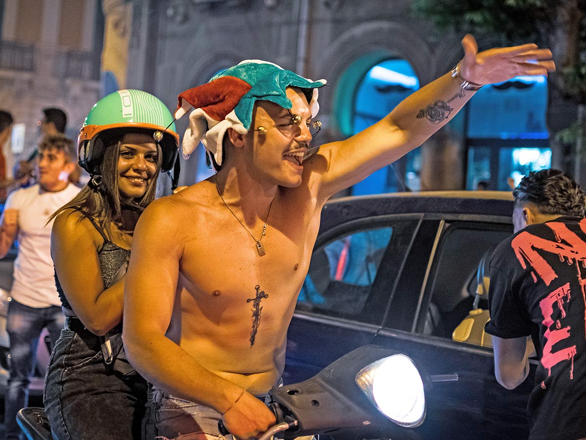 Sueditalien_Reise_Motorrad_Leonhardt_Travel_Europameister_Italien_Fu_ball_Touratech