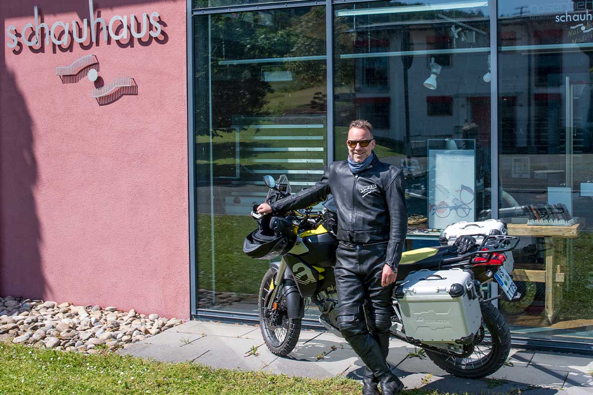 Touratech_Hoyer_Franken_Deutschland_Motorrad_Aprilia_Tuareg_Schauhaus