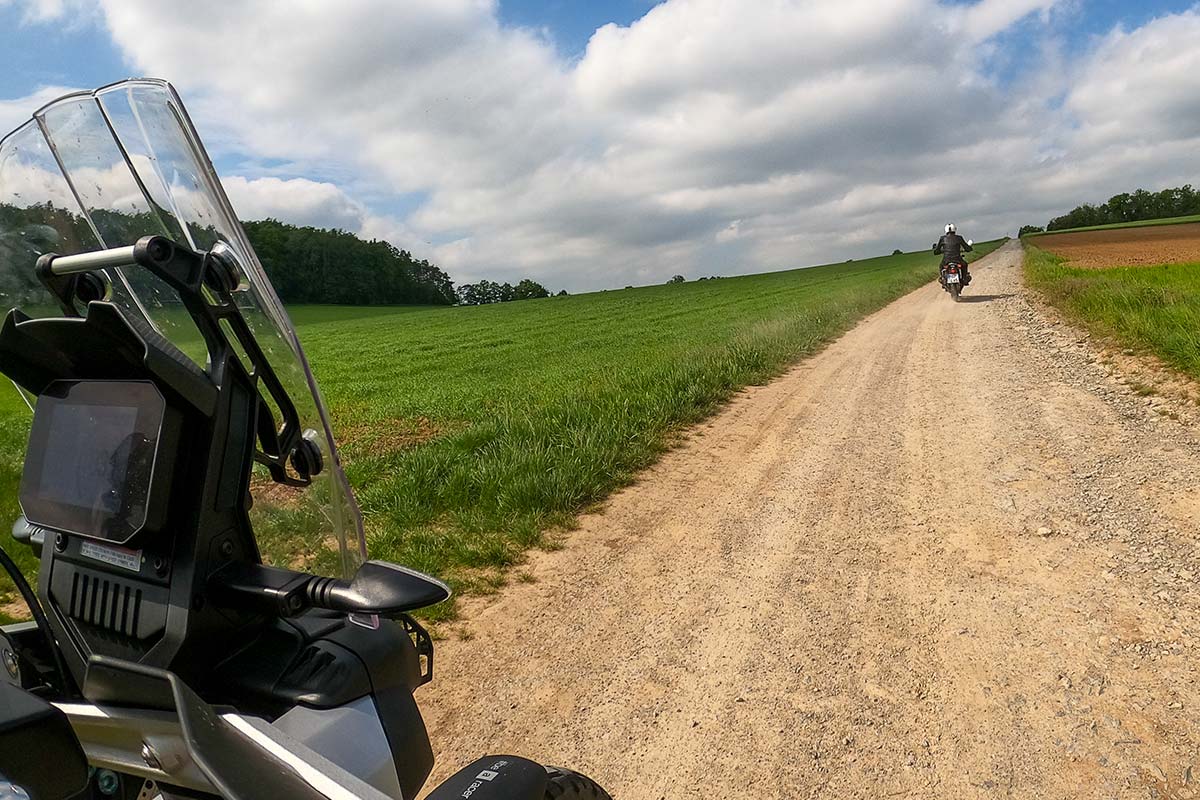 Touratech_Hoyer_Franken_Deutschland_Motorrad_Aprilia_Tuareg_offroad_Wiese