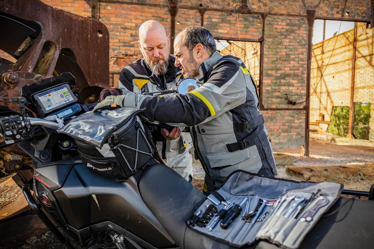 Technik_AdventureBikes_Portugal_Calling_Reparatur