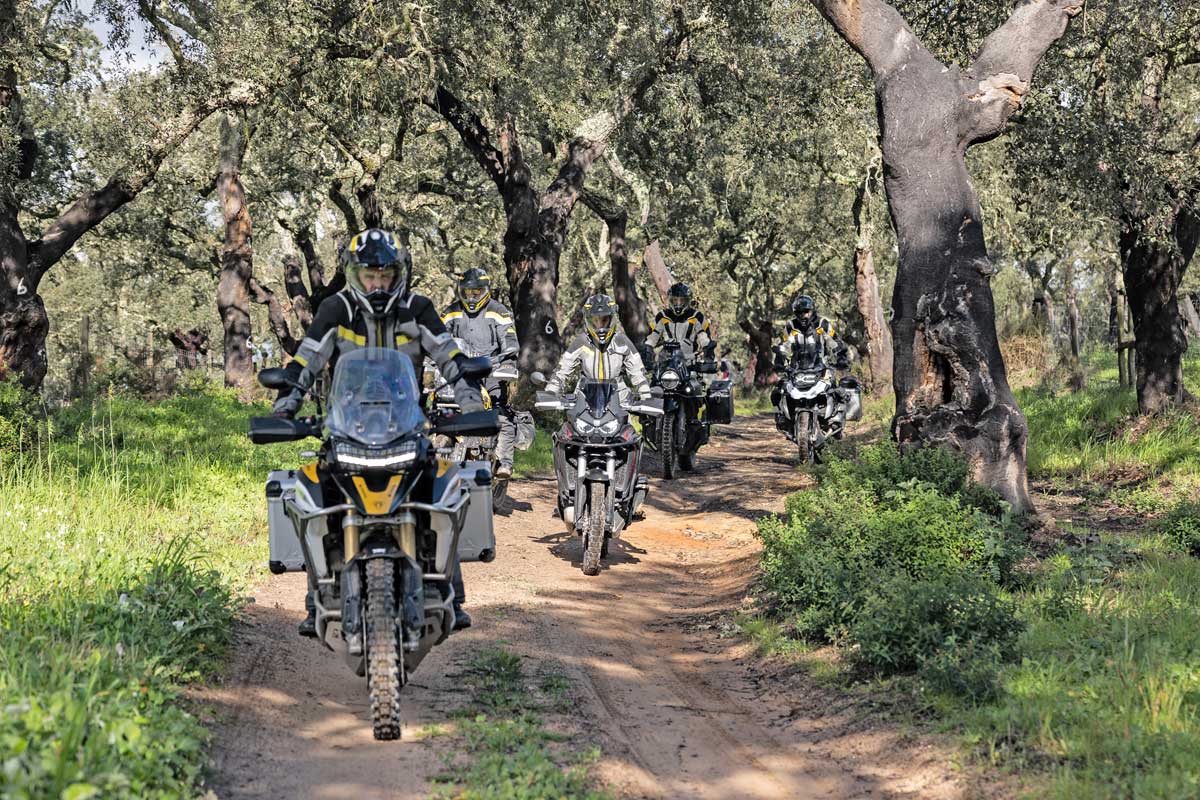 Technik_AdventureBikes_Portugal_Calling_Triumph_Honda