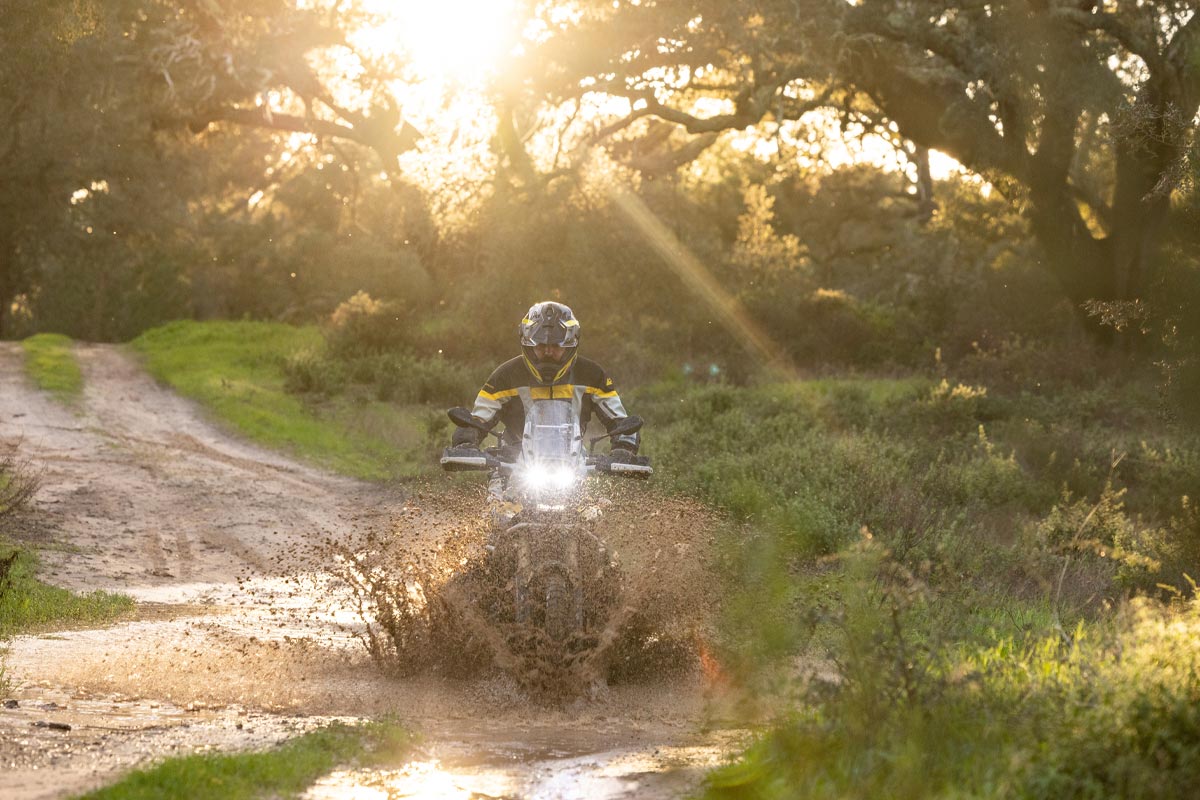 Technik_AdventureBikes_Portugal_Calling_Water_Sun_Dschungel