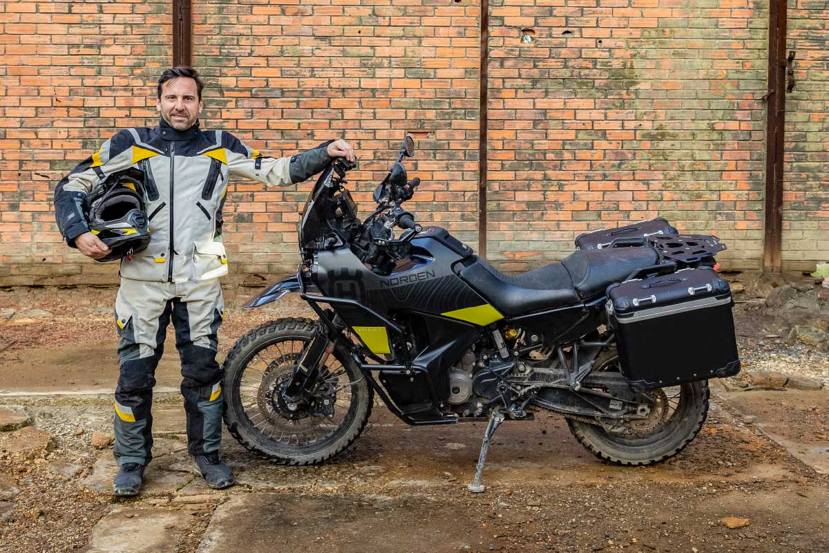 5 Adventure Bikes im Test: BMW, Yamaha, Honda, Triumph, Husqvarna, Portugal calling - Magazin