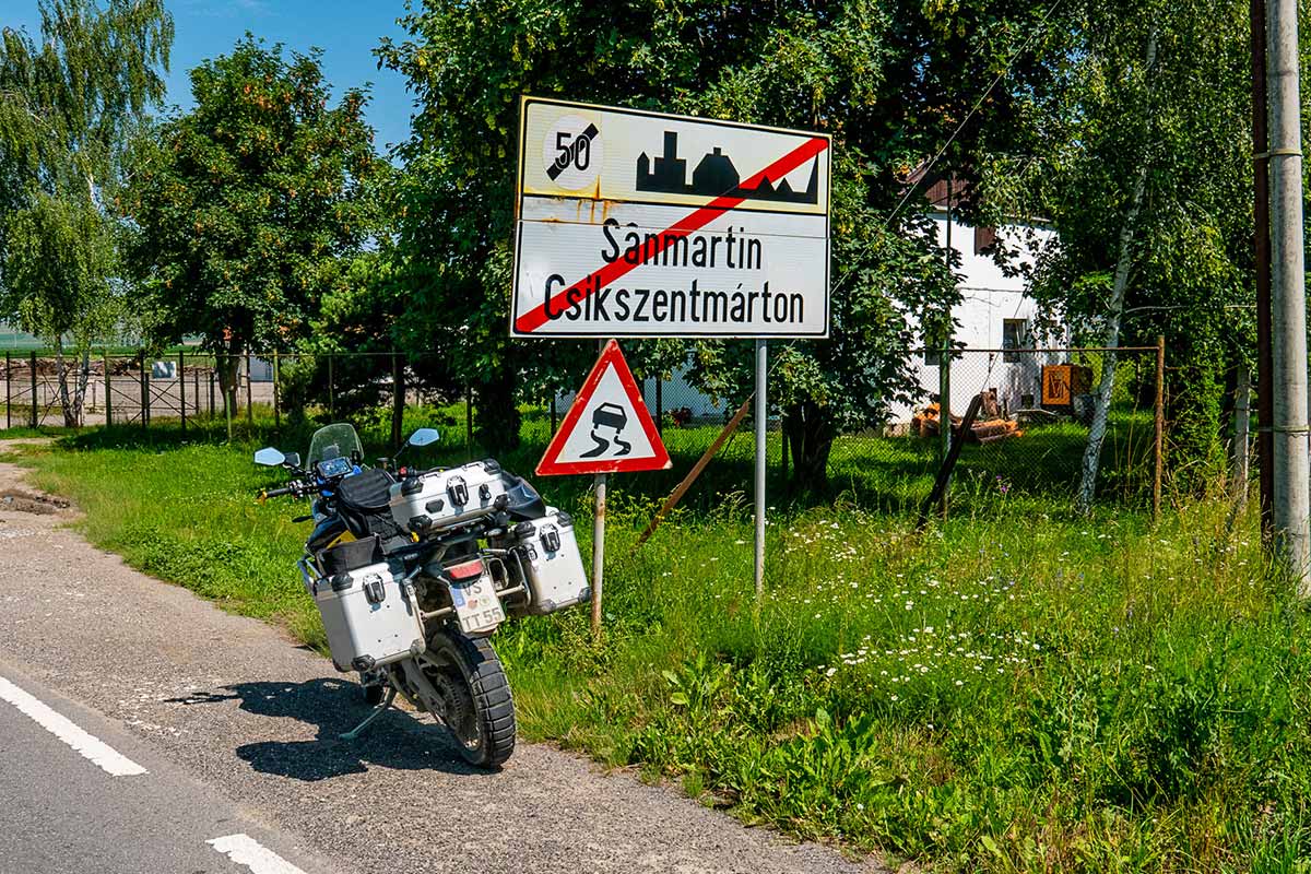 Touratech_Motorrad_Michael-Hoyer_Rumaenien_Reise_Strasse
