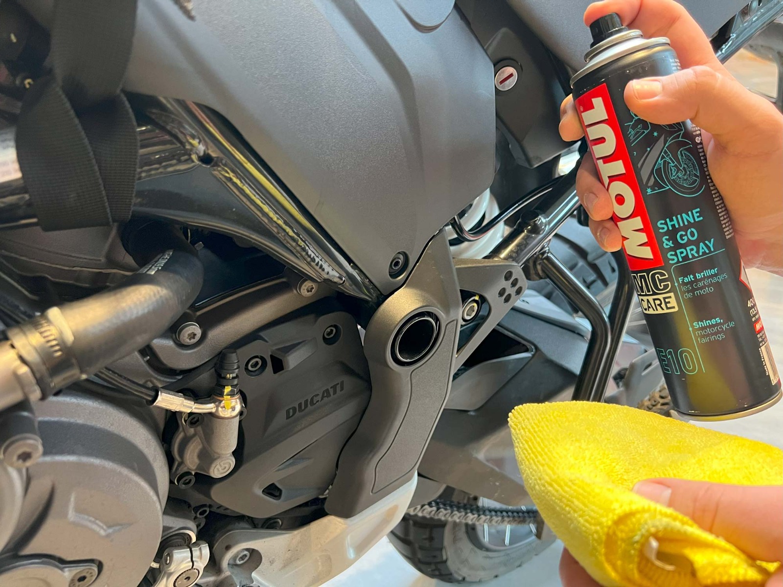 Touratech_Motorrad-richtig-einwintern_Motul-Schutz-und-Pflege-Motorrad