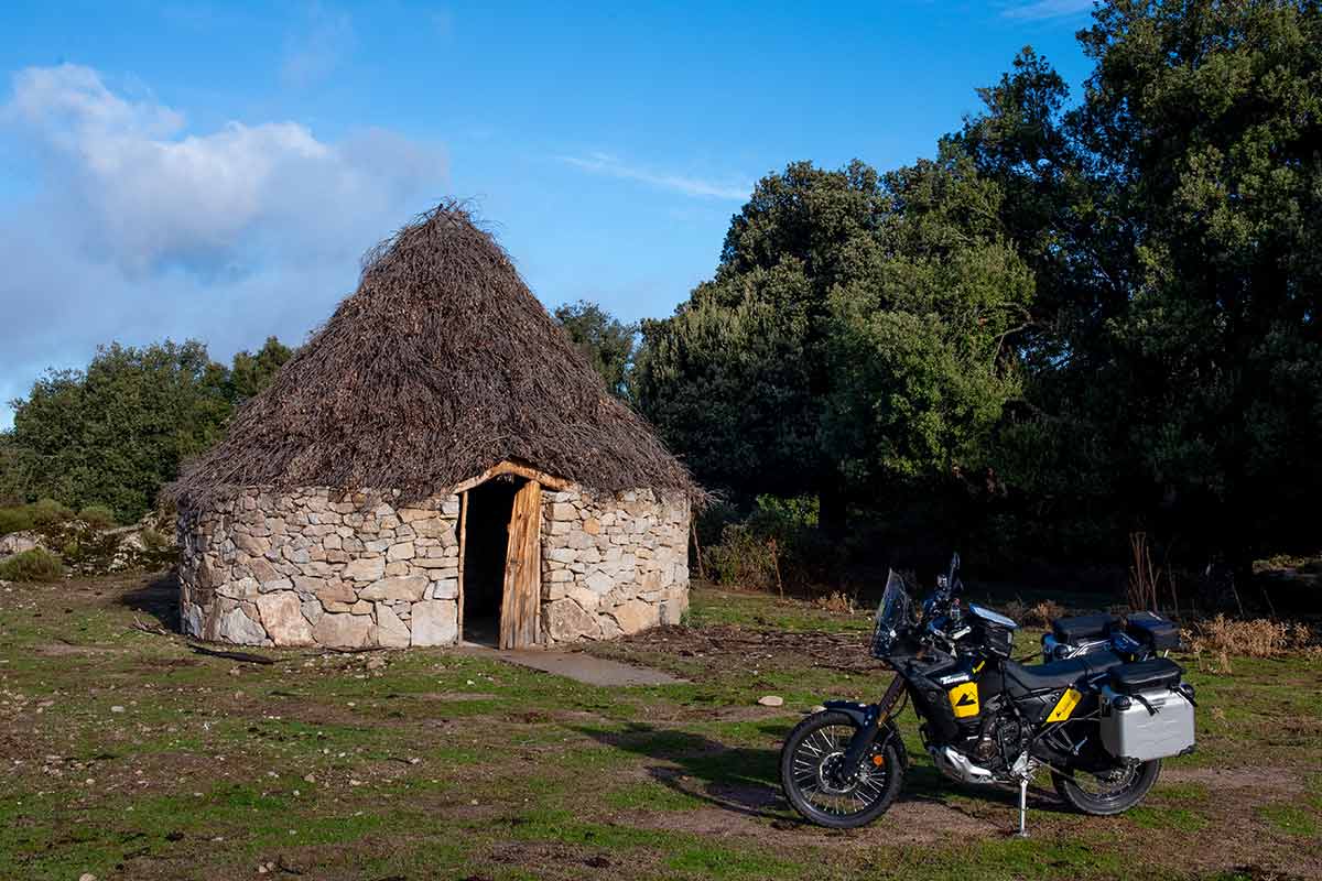 Touratech_Motorrad_Sardinien_Ianusei_Michael_Hoyer_Huette