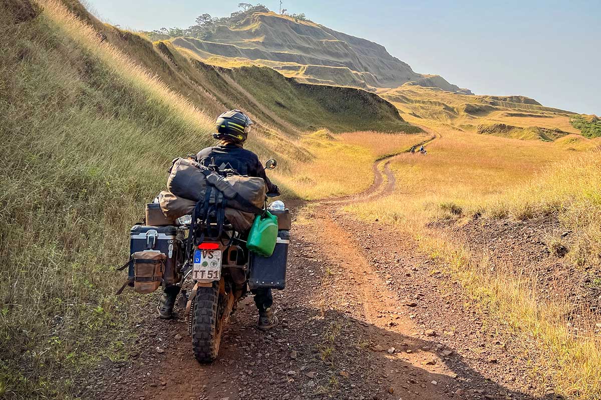 Touratech_Motorrad_Afrika_Wueste_Berg