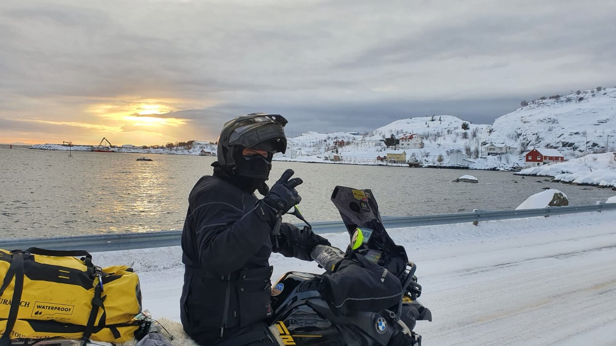 Ein Traum: Mit dem Motorrad im Winter nördlich des Polarkreises unterwegs zu sein