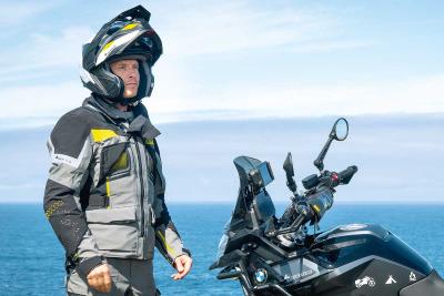 FAHRERAUSSTATTUNG | AVENTURO TRAVEL CARBON – GENERATION X-PRO