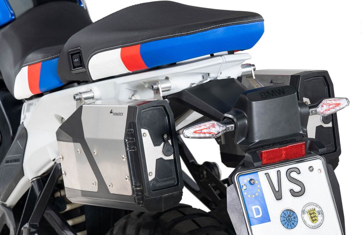 Montage direkt am Fahrzeugheck: Neuer Anbausatz für Touratech Werkzeugbox