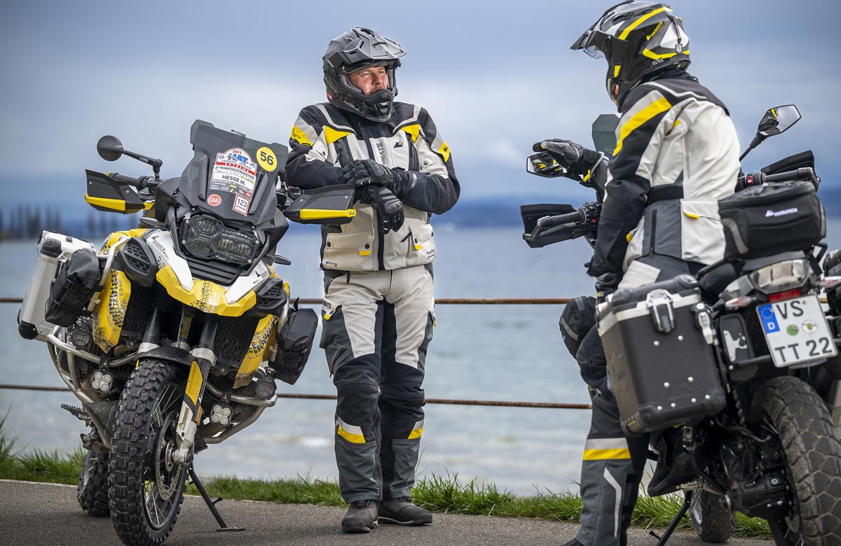 Der neue Touratech Compañero ULTIMATE Motorradanzug