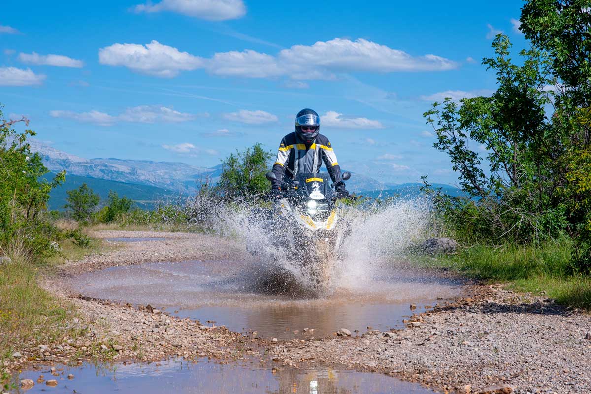 Motorrad-Offroad-Abenteuer durch Kroatien: Eine unvergessliche Reise | von Prof. Michael Hoyer